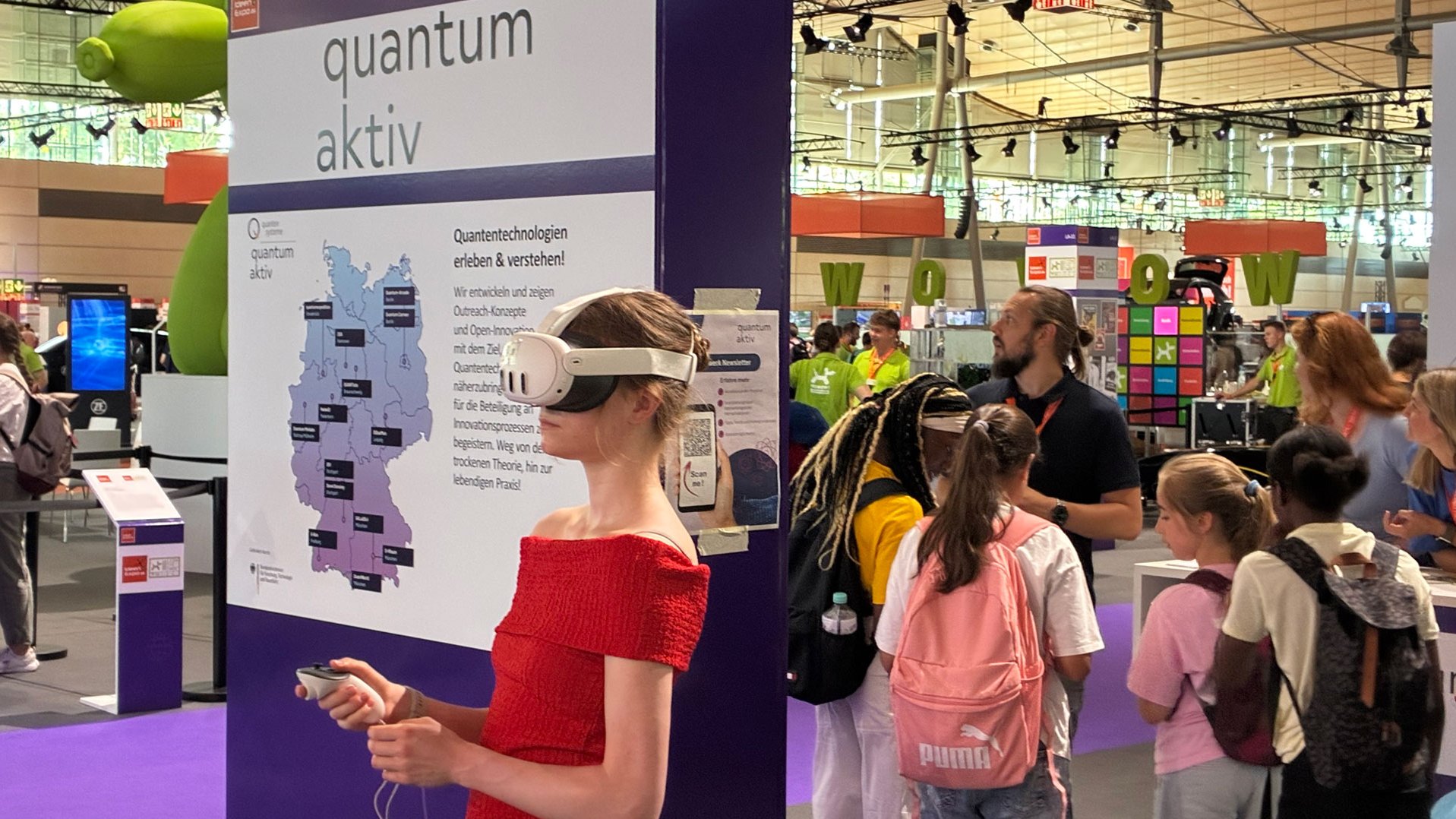 Mädchen mit VR-Brille