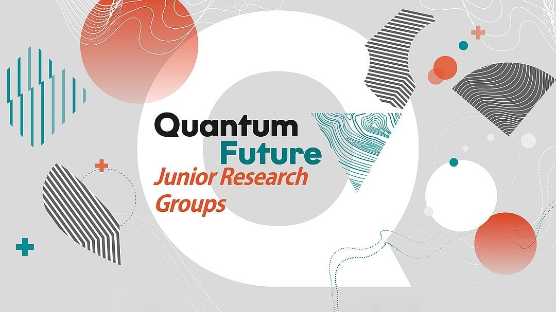 Textlogo: Quantum Future Junior Research Groups. Im Hintergrund ein großes, weißes Q.