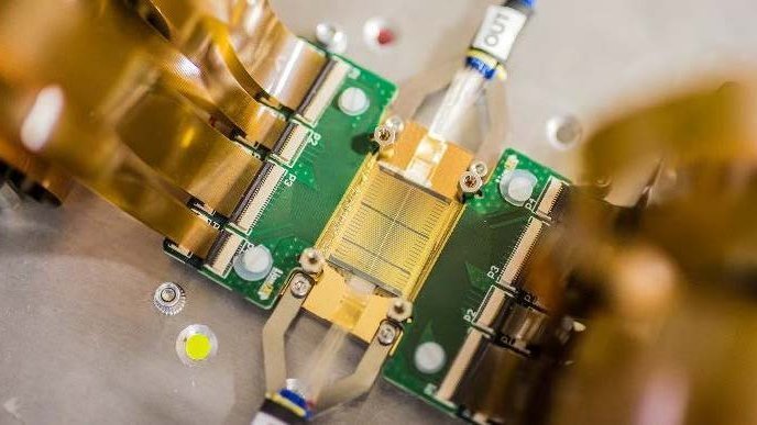 Integrierter photonischer Quantenprozessor mit Peripherie
