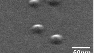Quantenpunkte abgebildet mittels eines Helium-Ionen-Mikroskops 